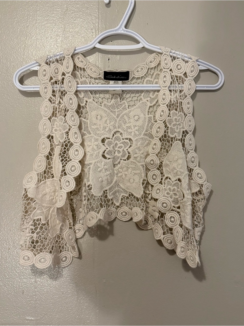Seductions Cream Crochet Lace Sleeveless Crop Top